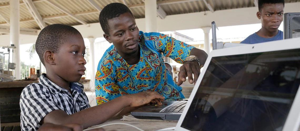 Atelier numérique et accompagnement des enfants à Agbélouvé, Togo